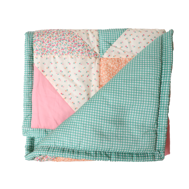 Edredon couverture patchwork fleuri - Dans la ferme - image 1